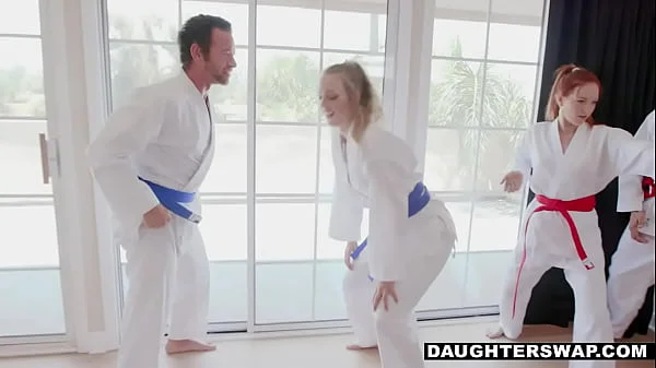 Lacey Jayne (interrogando il suo culo)