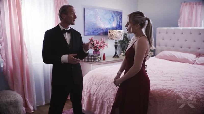 Abito di compleanno Anna Claire Clouds, Clarke Kent