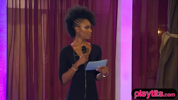 Schwarze Modedesignerin hat einen After-Party-Fick