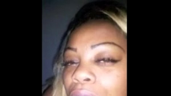 la ragazza paffuta di BBWCurvy.com fa una bella pompa