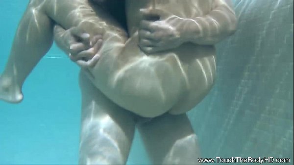 MILF asiática relaja al hombre