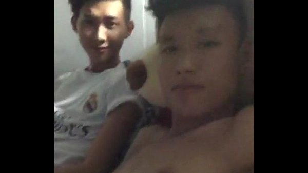 Un bel ragazzo mostra le sue qualità, parte 2