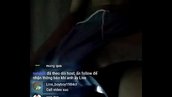 Nh&oacute_c shows off his big cock