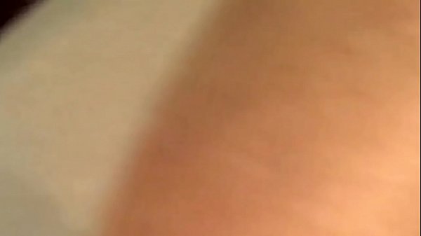 Sau khi chết tiệt trong tư thế của một người vợ lẽ trần truồng ăn kiêm