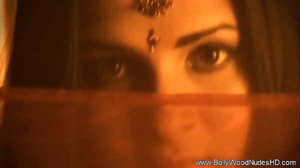 Exotische Brünette auf der Suche nach Romantik