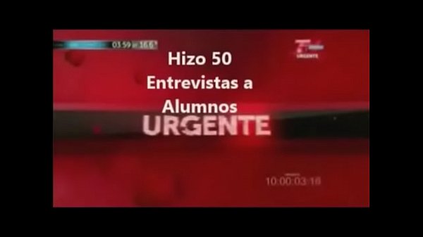 Schöner Mann isst Joghurt