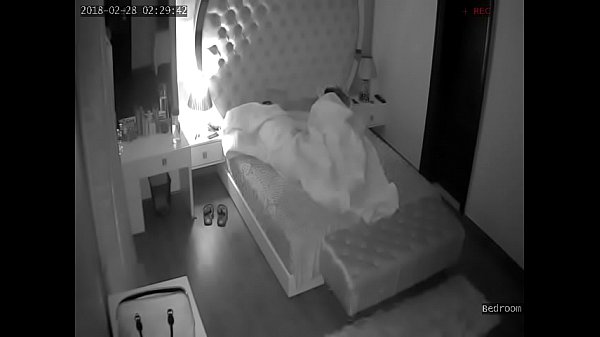 casalinga indiana a porte chiuse