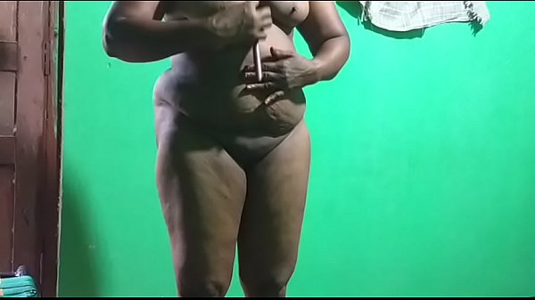 desi norte de la india cachonda vanitha mostrando grandes tetas y coño afeitado presionar tetas duras presionar pellizco frotando coño masturbación usando Tetona amateur monta su gran polla muñeca sexual