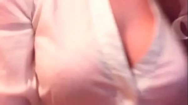 Plug anale magico e dita nel culo per la tua calda matrigna