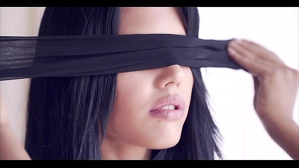 Apolonia und Little Caprice – Erste Berührung