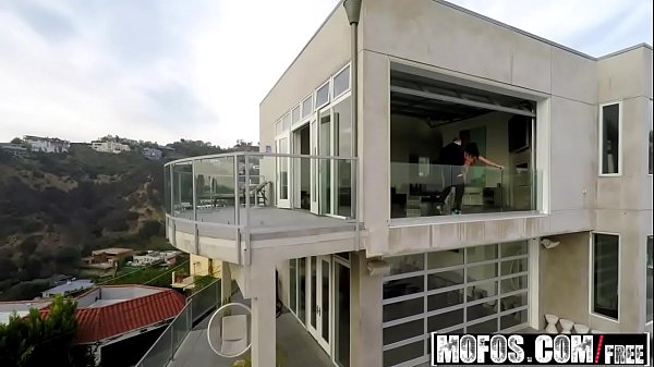 Mofos - Drone Hunter - (Rachel Richey) - Brunette frappe le chasseur de drones