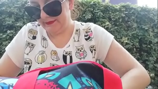 Gioco con un grosso cazzo nero nel garage del mio vicino