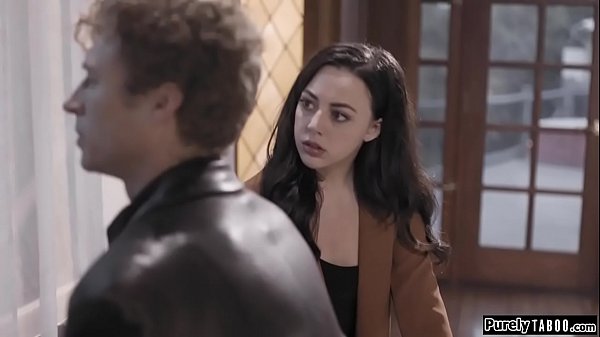 El periodista se acerca demasiado al psicópata