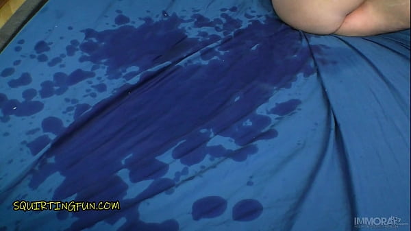 Trio con doppi spruzzi e creampie - La figa della regina britannica del rimming Honor May esplode!