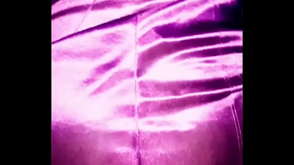 Fottuto stile da cane su un vestito di seta con la fidanzata