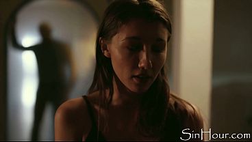 L'adolescente indifesa non aveva scelta: Maya Woulfe, Striling Cooper