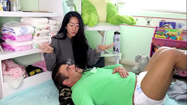 CGL ABmommy & amp_ little projetam um spa de fraldas