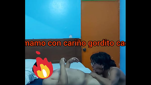 Un fanático de la policía cachondo me dio su polla. Rica y lechosa x sjm