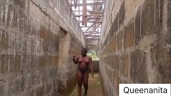 未完工的建筑，女孩们赤身裸体地生活，并与任何经过当地灌木丛的人进行性交