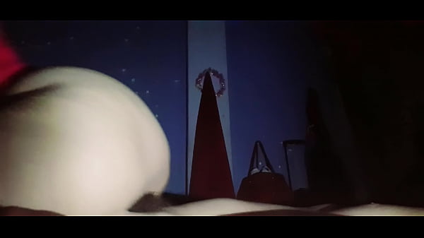 Cavalco il cazzo del mio patrigno, tutto è così che mi compra il portatile, ma mi entra dentro