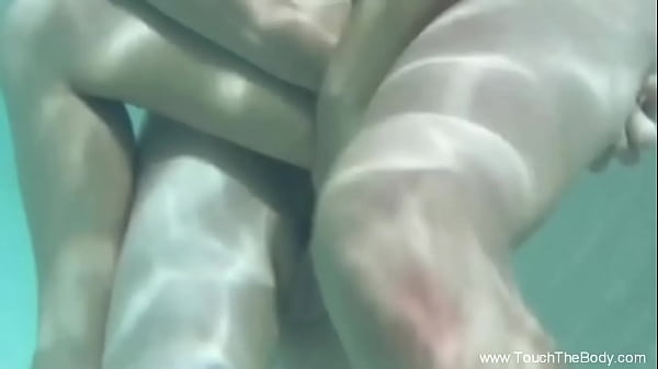 Experiência de sessão de massagem relaxante lésbica enquanto desfruta