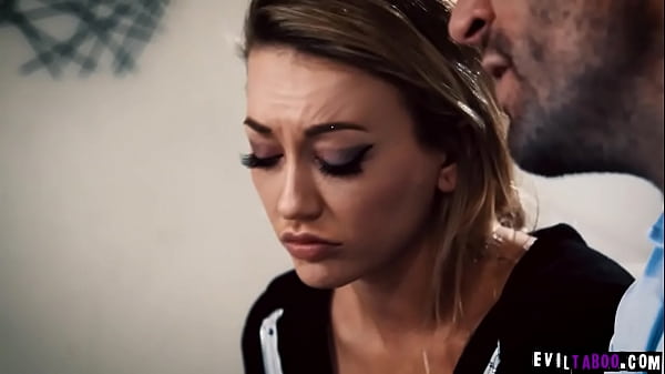 Stirling Cooper era arrabbiato con Adria Allure dopo che lei aveva colpito accidentalmente la sua macchina. Ha chiesto di fare sesso con lui e di dimenticare l'incidente.