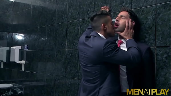 MENATPLAY Il bel Jock Klein Kerr scopa anale Dario Beck