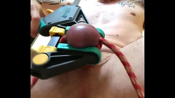 Buscando compañero de ballbusting bdsm