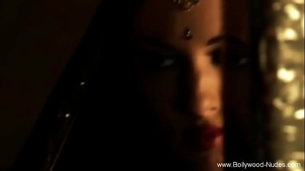 Brünette, schöne, große Dame, ritueller Genuss und Erregung