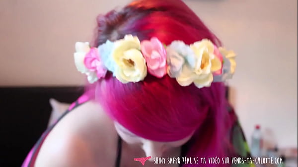 Vends-ta-culotte - Fille alternative se déshabille et se caresse la chatte - Shiny Safyr