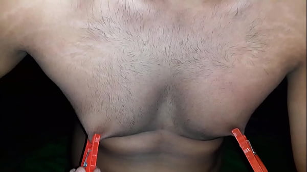 स्तन बंधन खेलते हैं