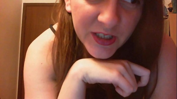 Video in italiano! Insegno a uno dei miei schiavi a indossare il pannolino pieno di urina