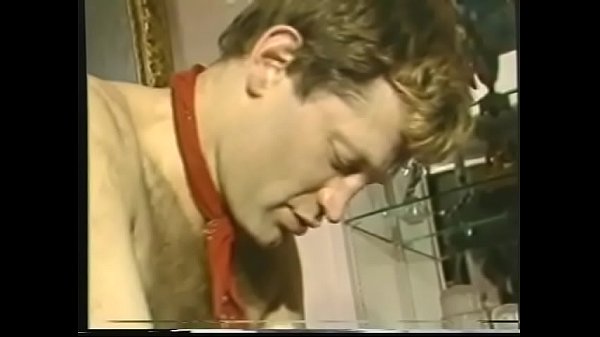 Der Camp-Betreuer sagte seinen Schnuckelchen, dass es nur eins gibt, was besser ist, als einen harten Schwanz in seinem Arsch zu spüren