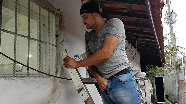 Espiando meu vizinho tomando banho!!! Ela me pegou!!! Ele gostou e me chamou para participar (Paty Bumbum - Juninho gogoboy - El Toro De Oro)