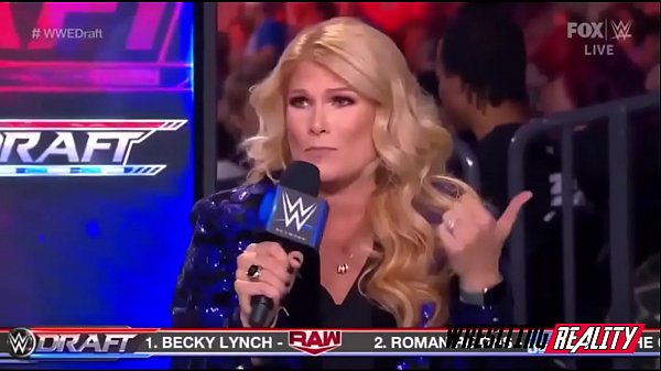 Il nuovissimo spettacolo del venerdì che include Seth vs Roman e gli annunci delle bozze.