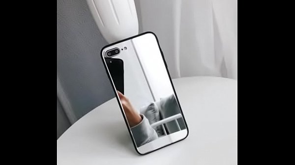 con khốn Ma-rốc hút một vòi nước lớn