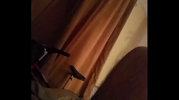 Indio recibiendo una mamada y un beso negro por parte de una sucia chica blanca británica