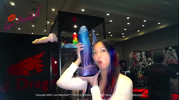 Gehen Sie mit Lexi Mansfield auf der AVN Expo 2020