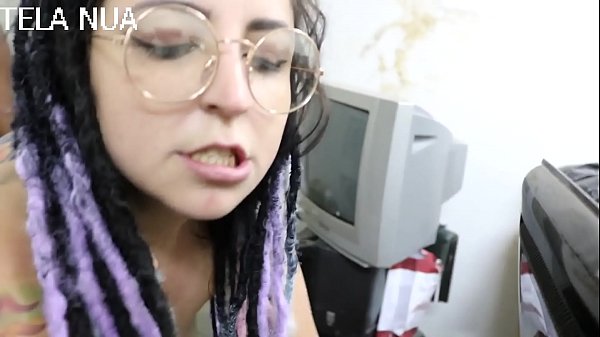 RÁPIDO CON INTERN_RIO NEG&Atilde_O EN EL DEPÓSITO DE LA EMPRESA ANTES DE QUE LLEGUE EL JEFE