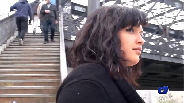 J'ai baisé une fille arabe inconnue très coquine aux gros seins