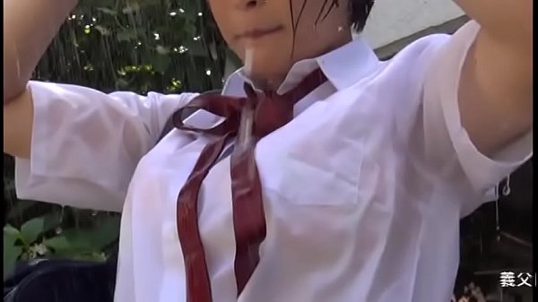 Impresionante joven se divierte