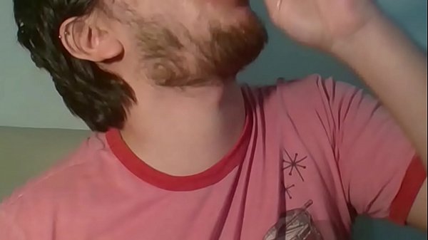 Garoto gay desesperado chupa picolé até acabar