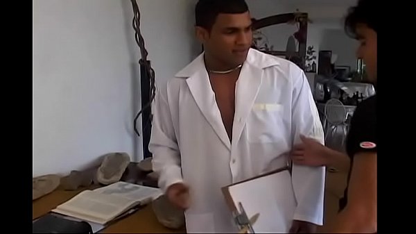 Lo studioso della preistoria Alex Leite fornisce al suo assistente laureato Kaio De Castro alcuni suggerimenti utili sul suo articolo accademico