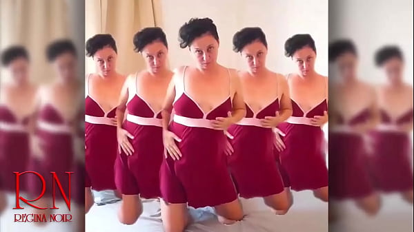 Năm cô gái xinh đẹp (video ảo ảnh) đang nhảy múa cho bạn xem. Họ dụ dỗ bạn trở thành bạn của tôi, xem tất cả các video của tôi. Họ dụ dỗ bạn trở thành bạn của tôi, xem tất cả các video của tôi. Tôi sẽ trêu chọc và chiếu một video thẳng thắn với sự tham gia của tôi. Tôi thật nghịch ngợm, tôi