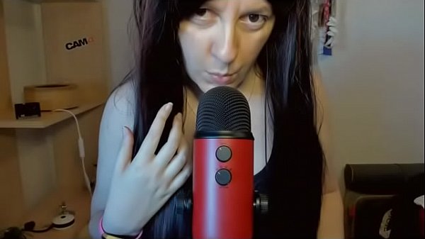 把你的鸡巴放进我嘴里！与 Blue Yeti 一起进行 Asmr 中的唾液和嘴巴游戏和声音