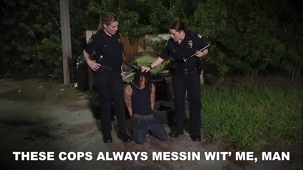 BLACK PATROL - Le donne formose della polizia MILF si approfittano del criminale nero