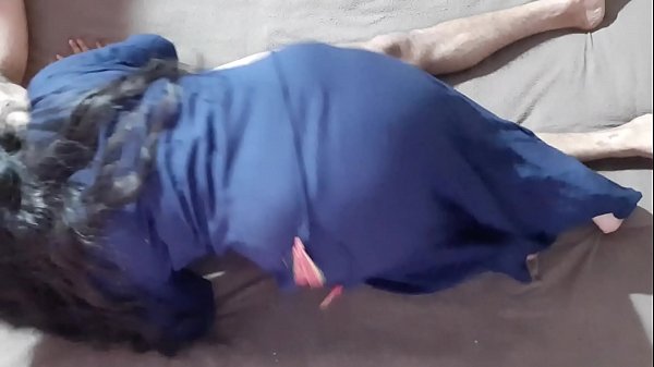 Pooja, querida, tomas tanta polla que me aburro mientras te follo.