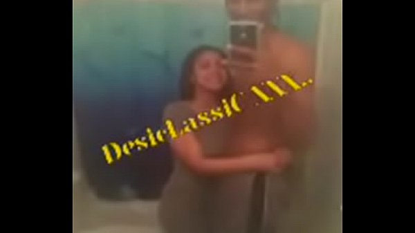 Belle jeune fille pose