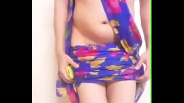 Jasmine bắn chuối ra khỏi lỗ đít của cô ấy