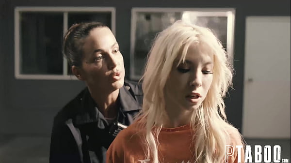 La flic en colère Abigail Mac exprime ses frustrations sur l'adolescente vandale Kenzie Reeves avec des relations sexuelles violentes